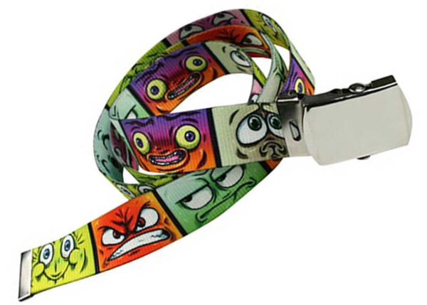 Cintura personalizzata con stampa con design in sublimazione full-color in stile cartoon e fibbia. AMGS Group.